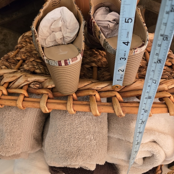 Colorful Block Heel Mules By Wonderly Size 7 1/2 NWOB Never Worn!!! - Picture 5 of 7